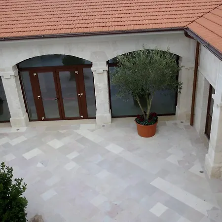 Domus Antiqua Apart Otel Alberobello