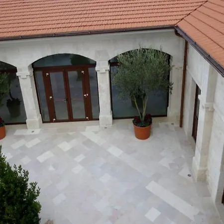 Domus Antiqua 3*