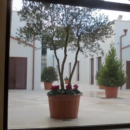 Domus Antiqua Aparthotel 3*
